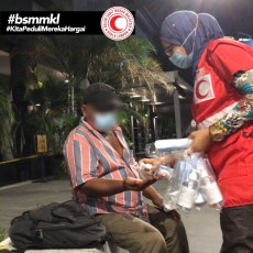 Hygiene Kit Distribution Homeless on Street 003